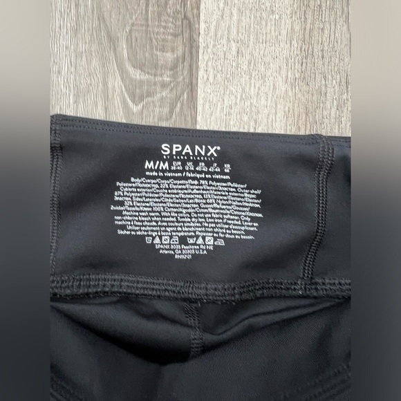 Spanx Get Moving Athletic Shorts size medium - Picture 6 of 8
